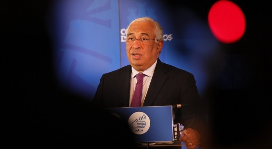 Governo pondera hoje o encerramento das escolas