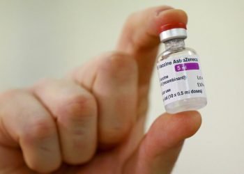 Governos suspendem vacina da AstraZeneca
