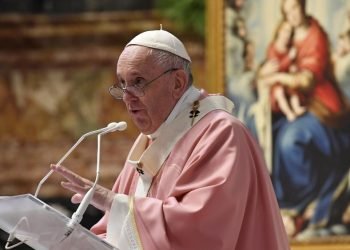 Igreja não pode abençoar pessoas do mesmo sexo, informa Vaticano