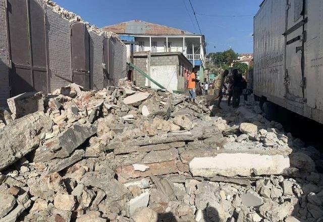 Forte terremoto deixa mortos no Haiti