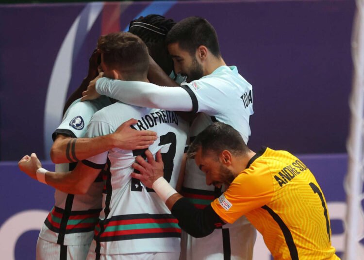 Portugal conquista finalíssima de futsal após bater a Espanha nos penaltis