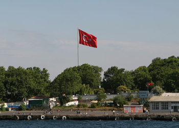 O partido do presidente da câmara de Istambul, atualmente detido, apela a manifestações pacíficas, apesar da interdição de protestos