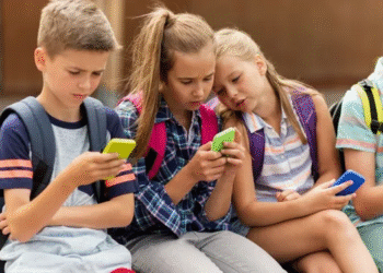 Governo aprova proibição de celulares até a 6ª série e reforma da disciplina de Cidadania