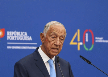 Chefe de Estado aguardará término da estação estival para eventualmente pronunciar-se sobre impasse nos serviços de atendimento hospitalar urgente