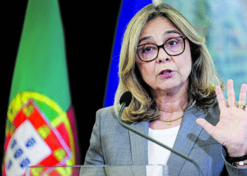 Mulheres Socialistas pedem demissão da ministra da Saúde por caso de parto na rua