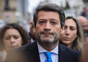 Ventura quer que Governo impeça aumento dos combustíveis e das portagens