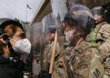 Dois Minutos pelos Direitos Humanos: Um Mundo em Alerta