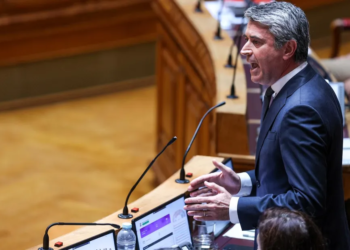 José Luís Carneiro garante que Partido Socialista não procura eleições antecipadas