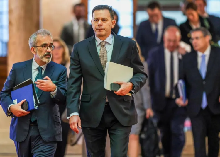 O primeiro-ministro admitiu esta quarta-feira que o Governo poderá avançar com um desconto extraordinário e temporário do ISP para compensar uma subida dos combustíveis caso se verifique um aumento de 10 cêntimos face ao valor desta semana.