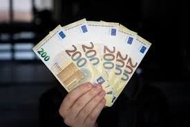 Luís Montenegro anuncia linha de apoio de 600 milhões de euros para empresas