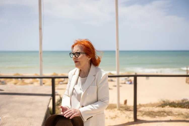 Ministra do Ambiente e Energia, Maria da Graça Carvalho, na visita à operação de reposição de areia na Praia do Garrão, Almancil, Maio de 2026 📷 Sara Matos/MAEN