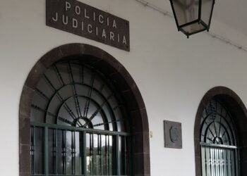 Homem de 28 anos detido por tentativa de homicídio após confrontos na Lagoa