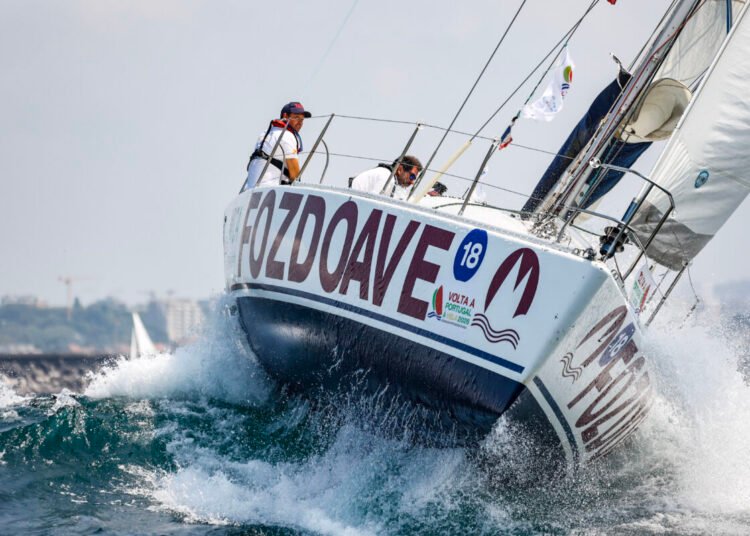 Nortada marcou arranque da Volta a Portugal à Vela na costa do Porto